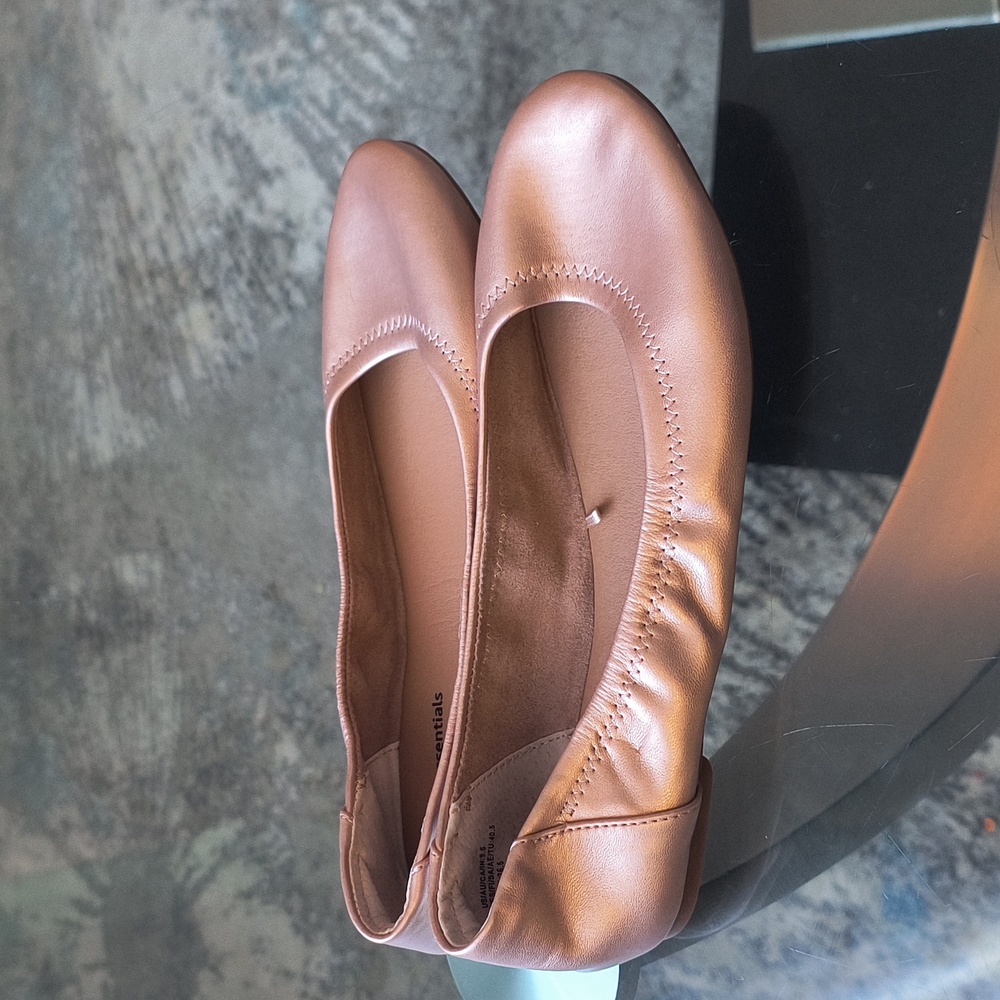 - Amazon Essentials  Rose Gold Flat